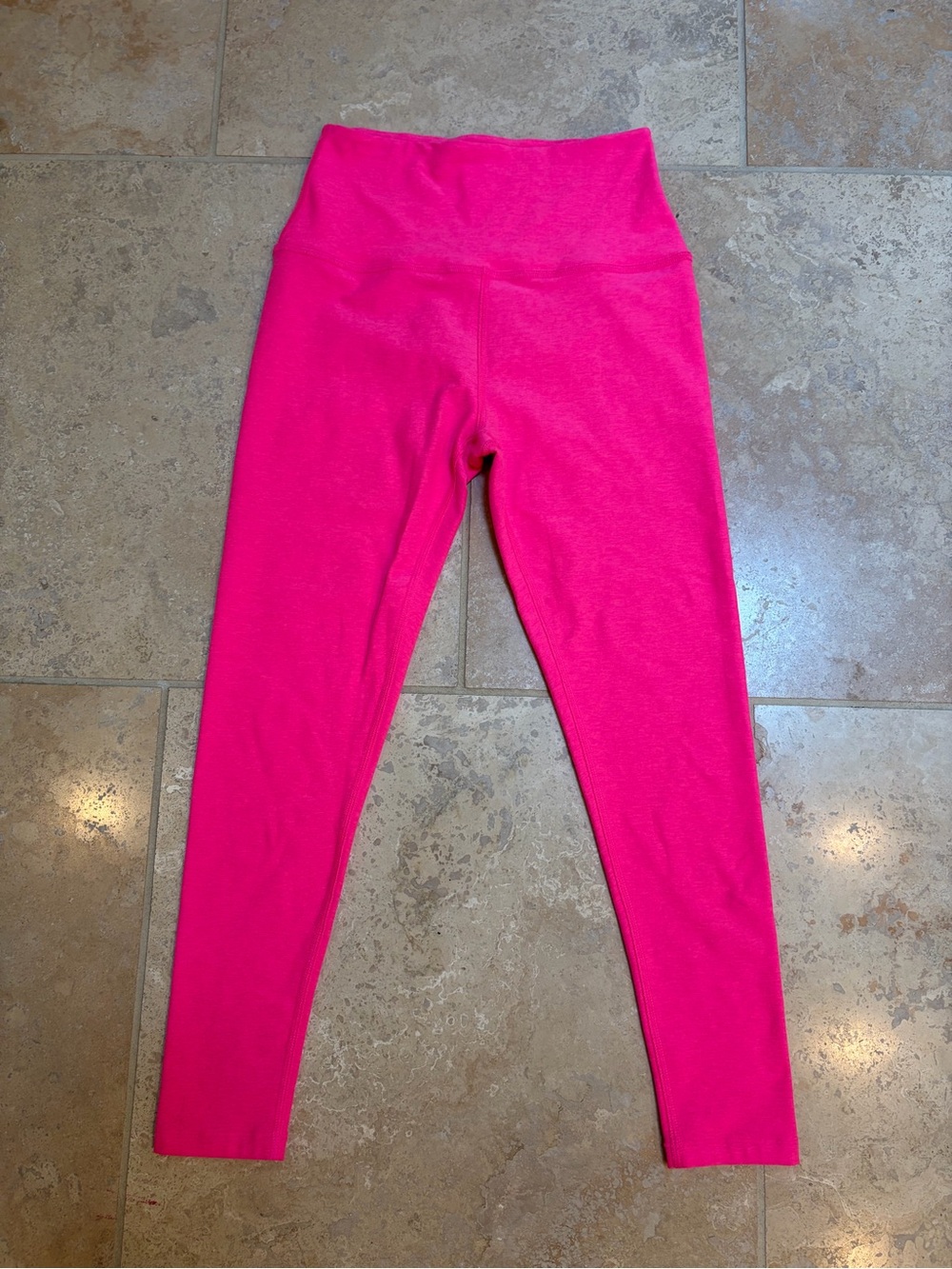 Beyond Yoga neon pink leggings - Picture 1 of 3